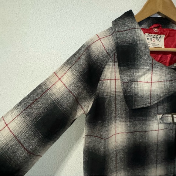 Billabong Wool Blend Plaid Peacoat Jacket Black Red White Snap Tab Closure-M - Picture 4 of 13